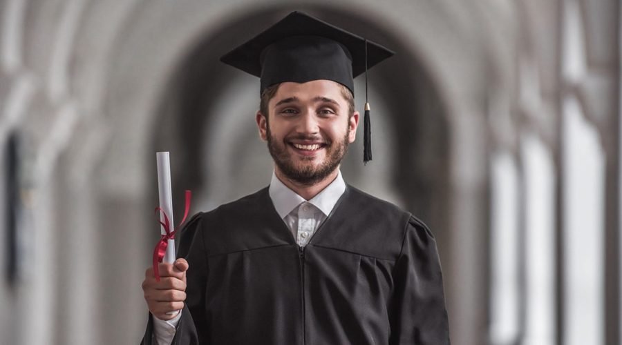 Los grados académicos en Chile y el mundo: Una guía rápida