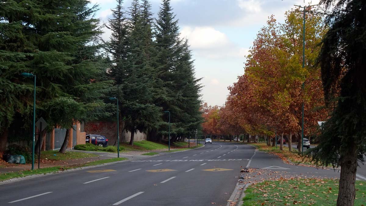Código postal Lo Barnechea y vista urbana de la comuna
